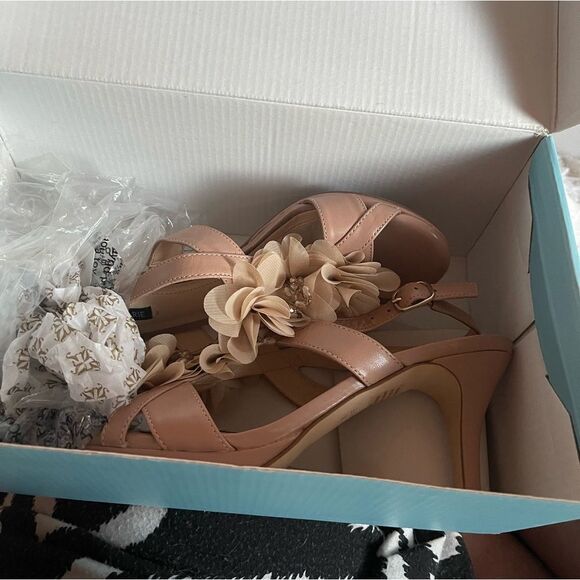 ALEX MARIE Blooming 3” Heels! - Picture 9 of 9